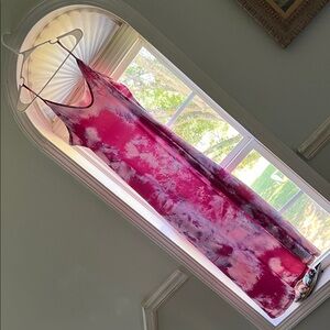 Elegant Pink Tie-Dye Maxi Dress
